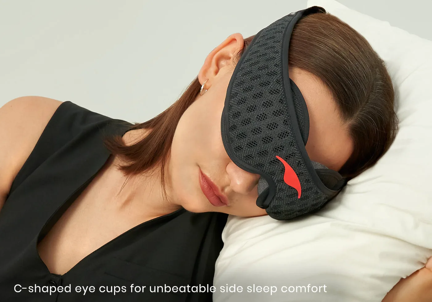 Side sleeper wearing the Manta Sleep PRO