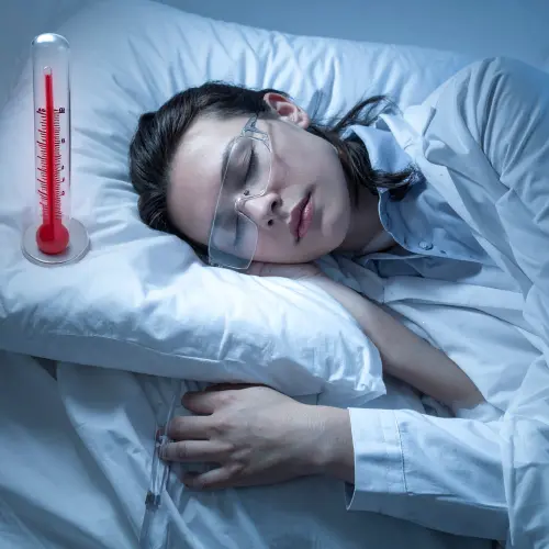 Woman asleep beside a red thermometer graphic, a hot sleeper finding the best sleep temperature