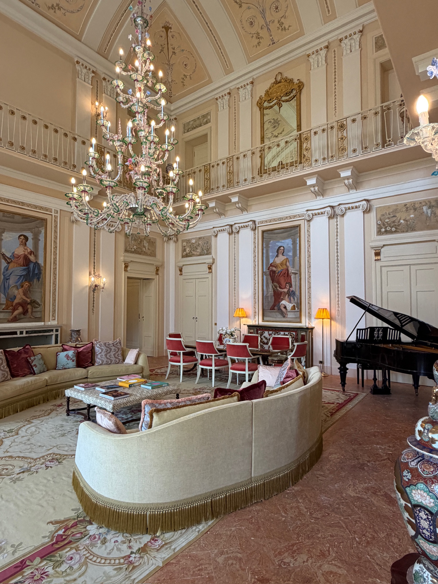 Passalacqua &mdash; frescoed salon with grand piano