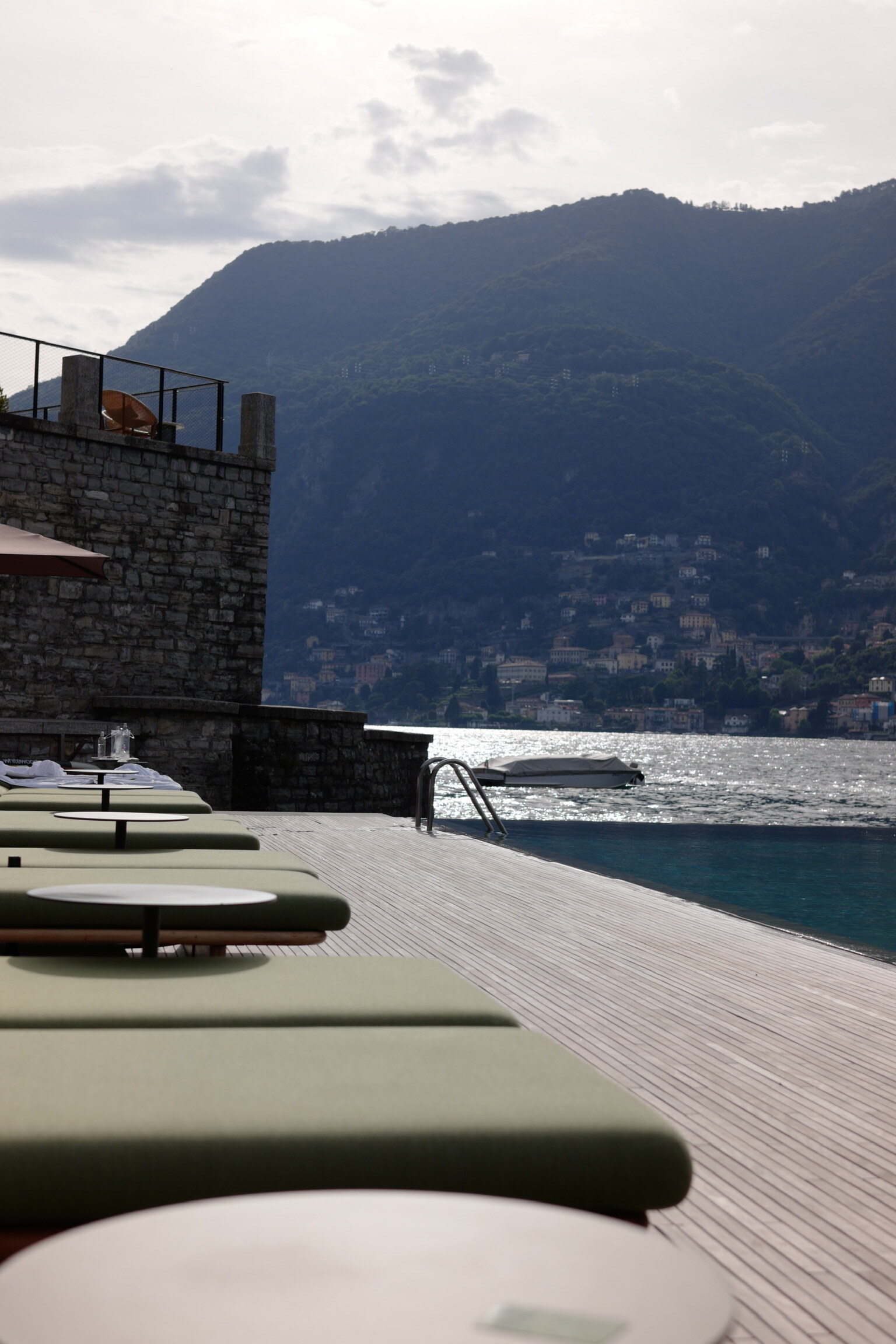 Il Sereno &mdash; the infinity pool over Lake Como