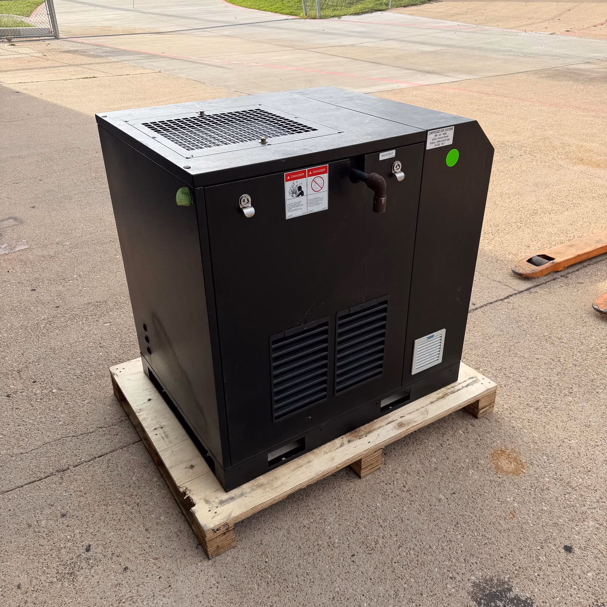 Rear view of 10 HP permanent magnet enclosed rotary screw air compressor