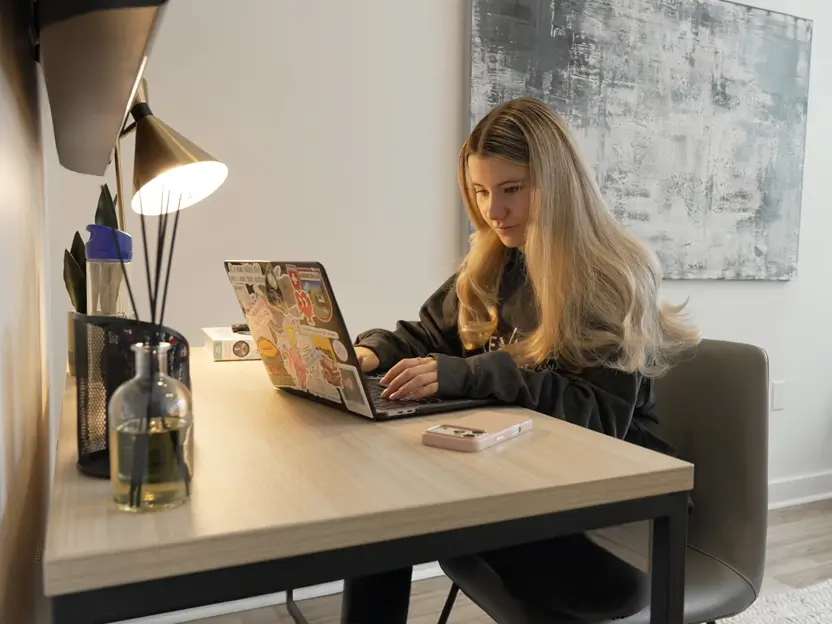 Ottawa university student is studying at Revalie Ottawa suite