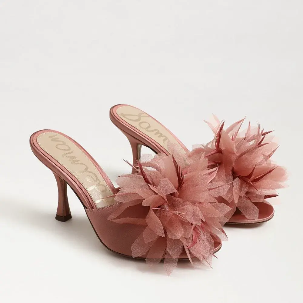 Zapatillas rosas con plumas