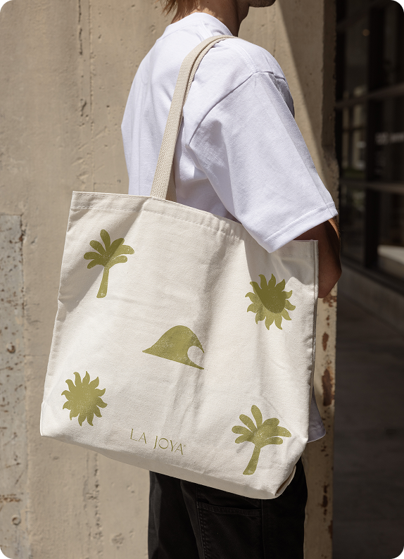 White tote bag with an olive palm print