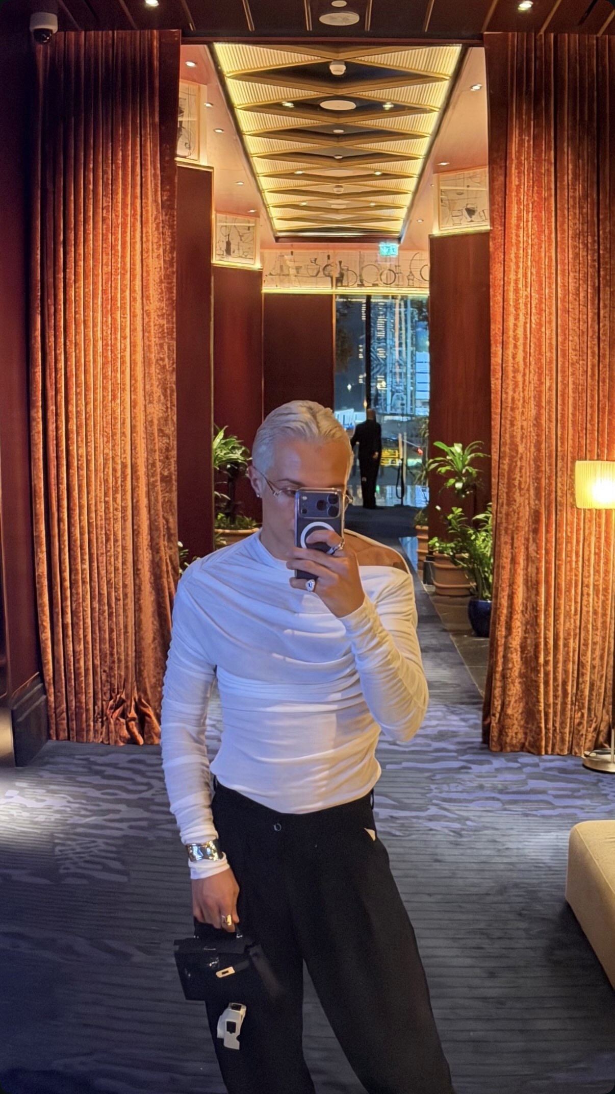 Platinum Blonde for Men in Dubai: The Iconic Slick Platinum at March14