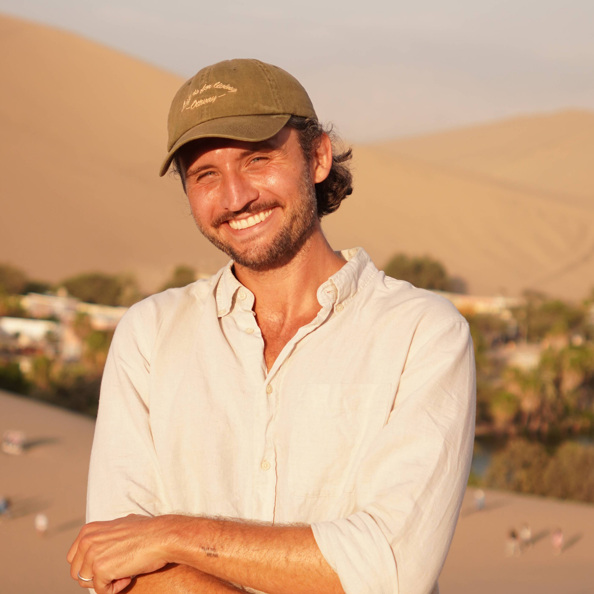 Image of Sascha in perus desert smiling at the camera