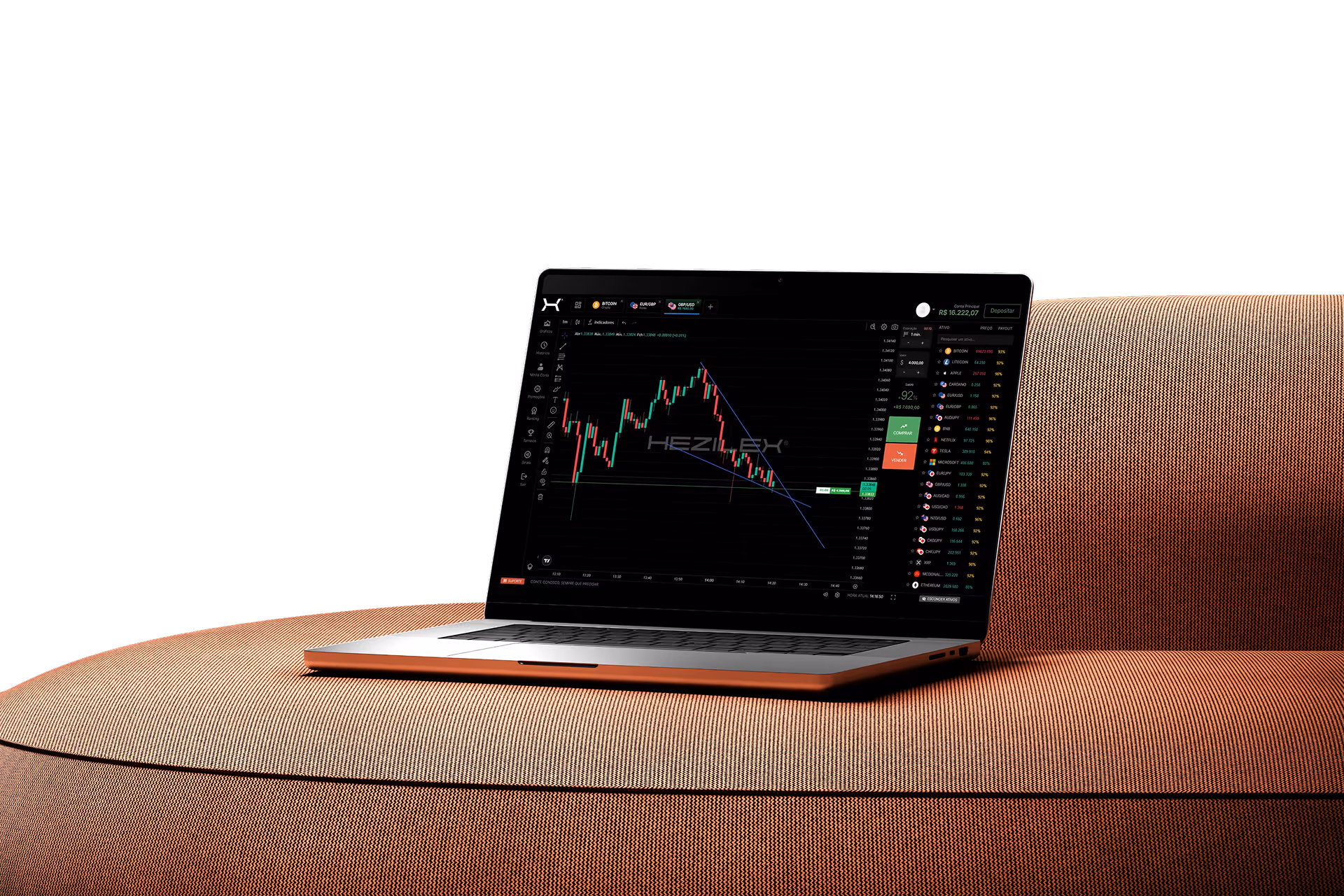 Laptop mostrando uma plataforma de negociação financeira com gráficos de velas e opções de compra e venda.