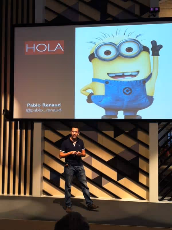Pablo Renaud dando una ponencia en Google Campus. 