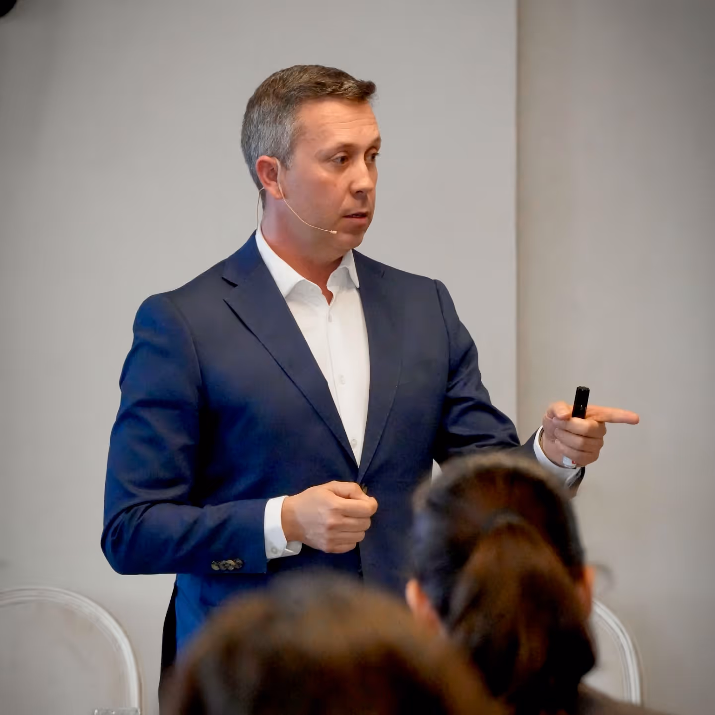 Pablo Renaud en una clase a profesionales digitales