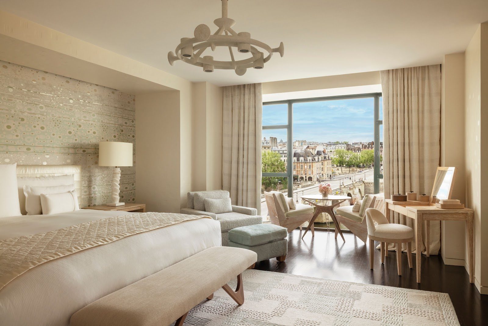 Cheval Blanc Paris, Paris