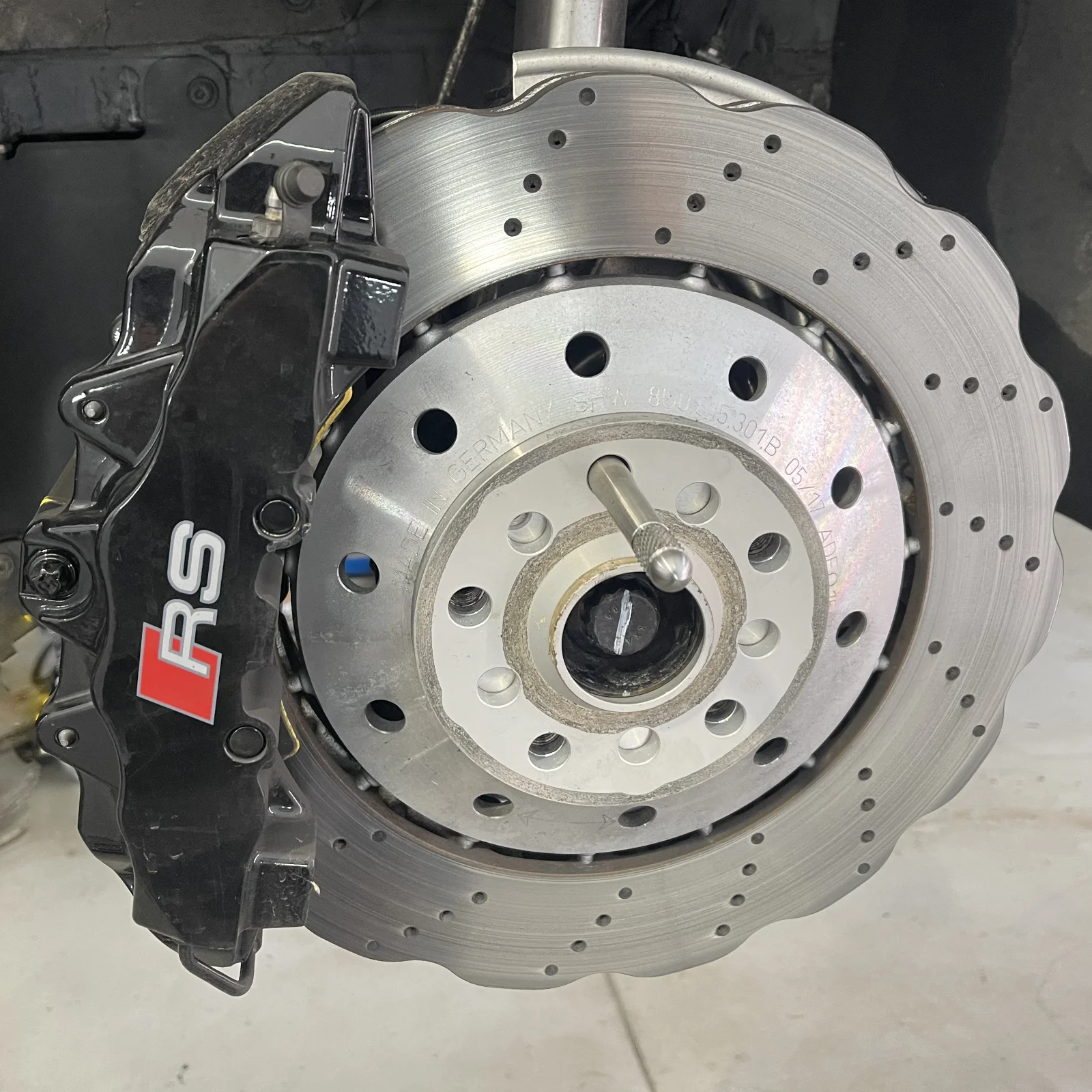 Originaler Audi Mehrkolben-Bremssattel einer TT-RS-Bremsanlage