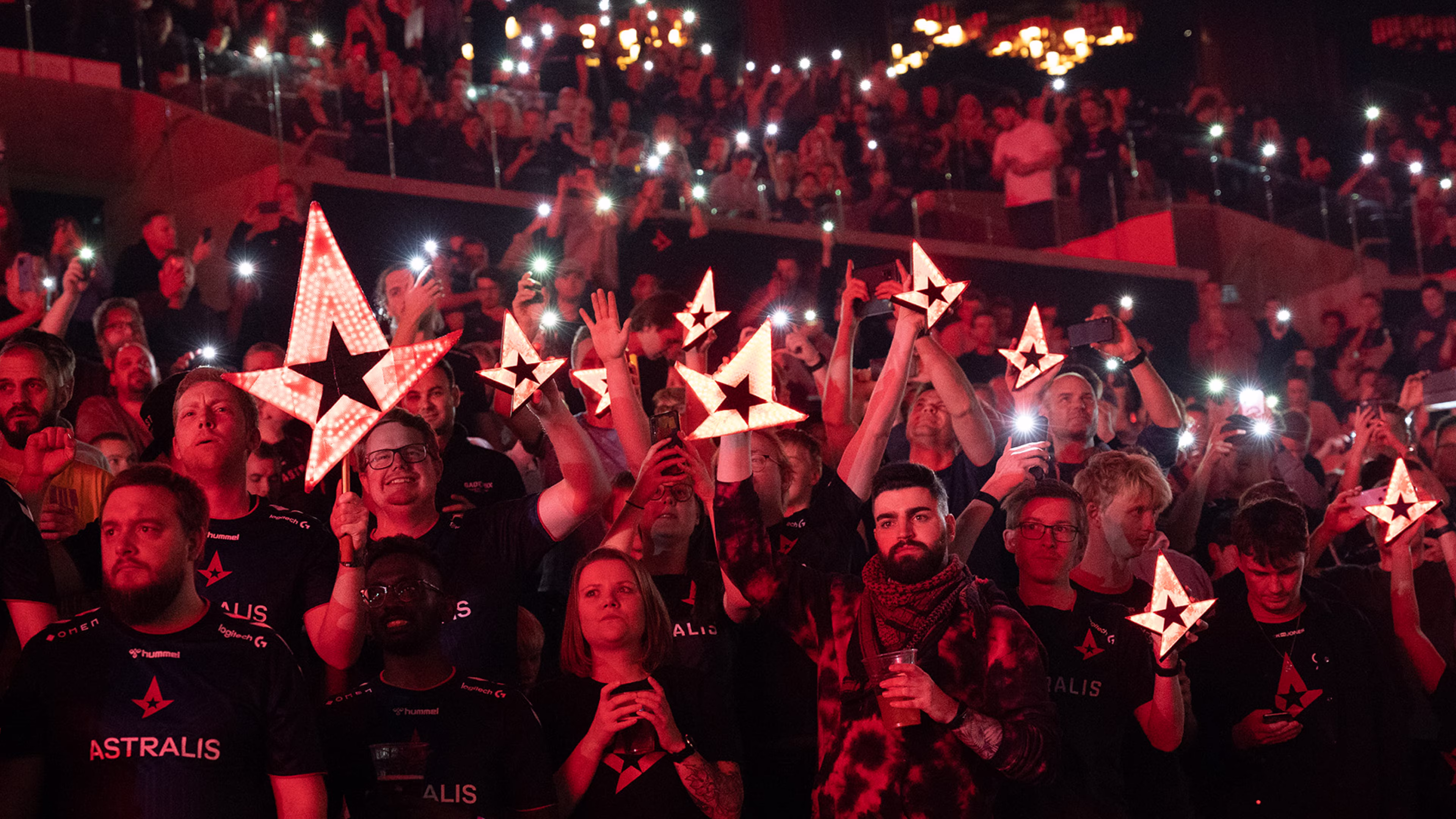 Astralis crowd in red