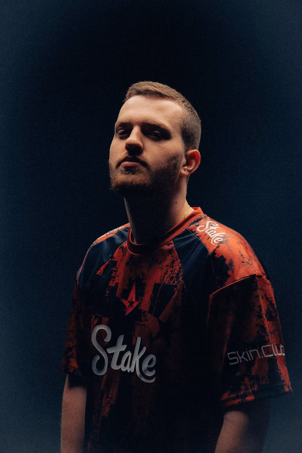 Astralis rifler Victor “Staehr” Staehr wearing the red and black team jersey against a dark background.