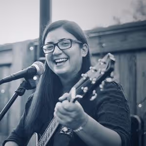 Maria Petti live performance at Van Aken District