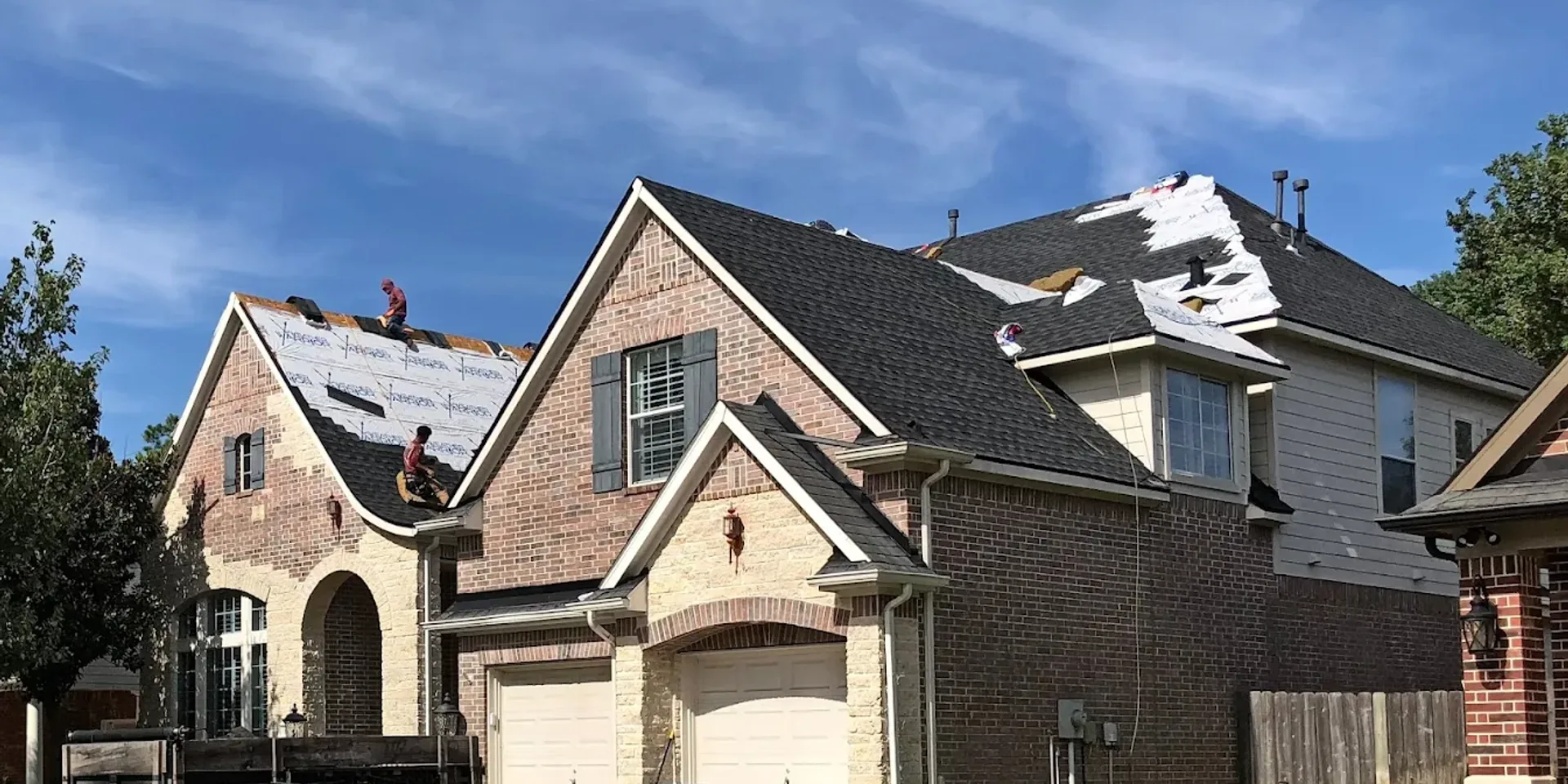 Residential roof in a Missouri City Texas neighborhood