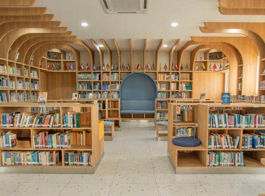 Picture of the Sekolah Bogor Raya Library. Beautiful, newly renovated, with many books and nationality flags.