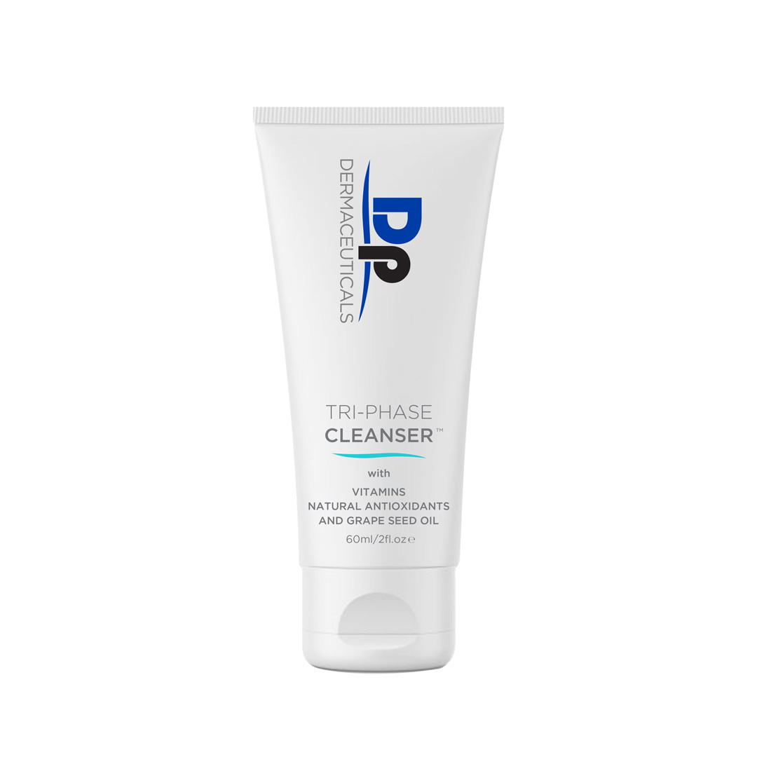 60 ml Tri-Phase Cleanser sem hreinsar húðina og skilur hana mjúka og ferska.