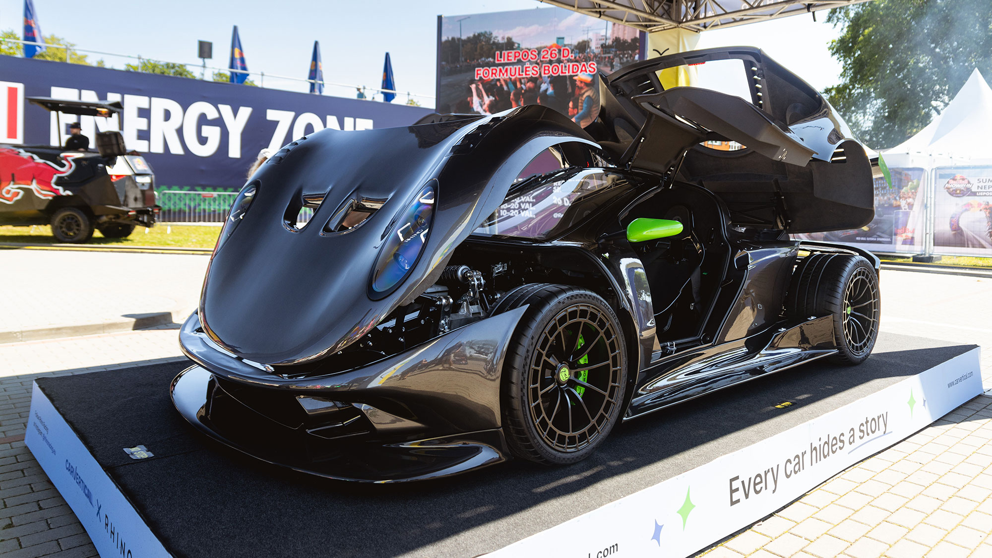 The RR01 composite body system