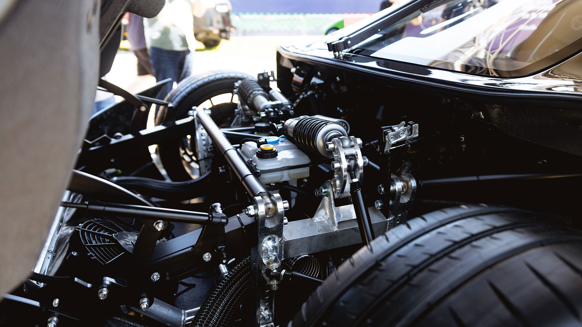 The RR01 pushrod suspension