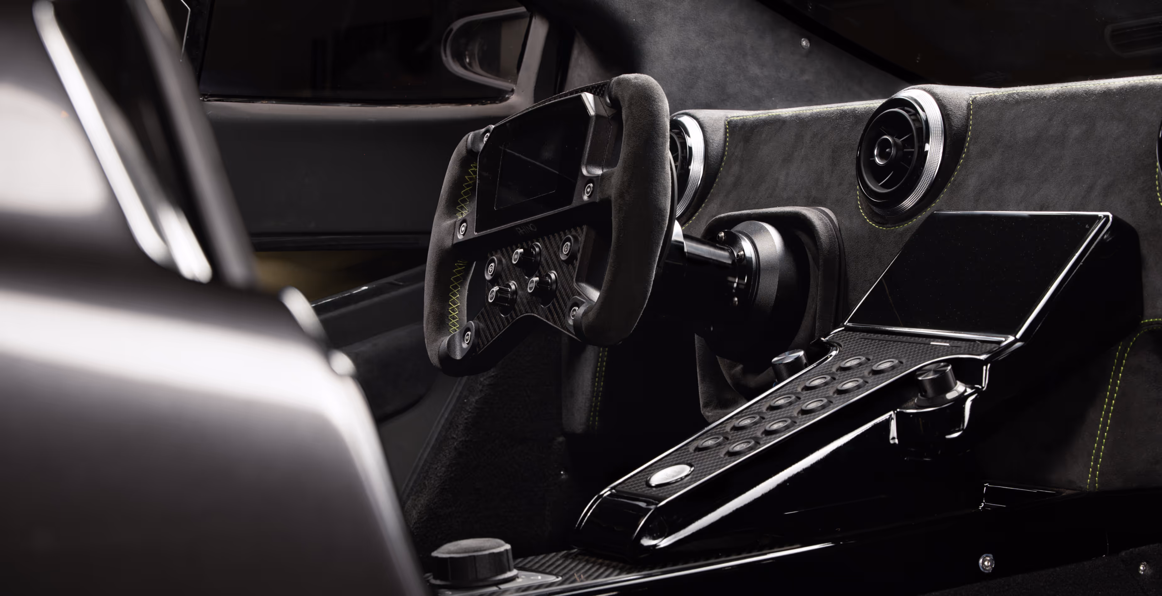 RR01 steering wheel and digital dashboard