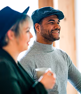Personen im Gespräch im STEPS Coworking Space
