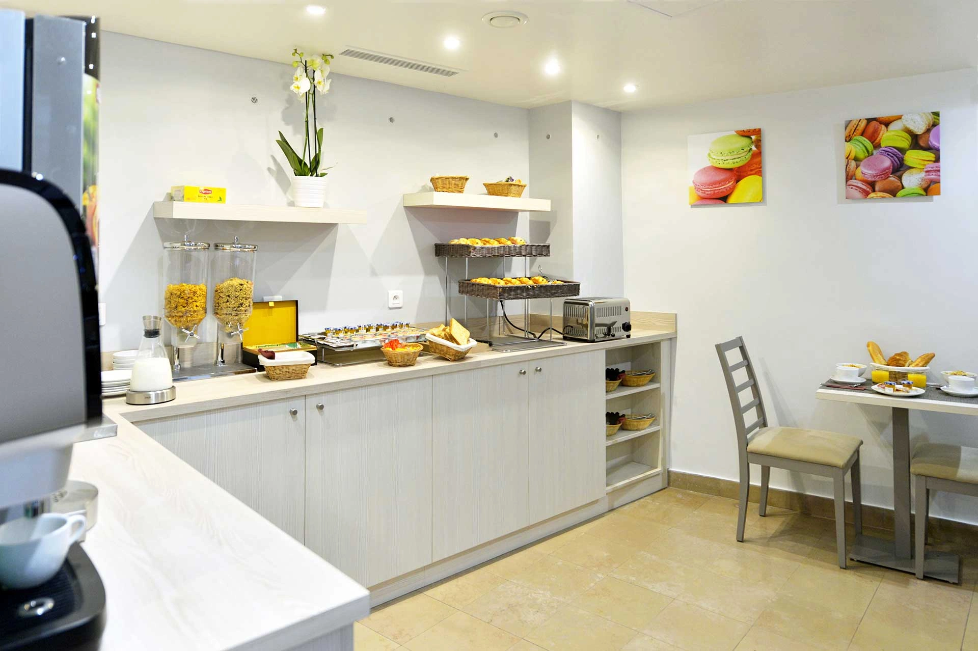 Hôtel Eugénie — Buffet continental