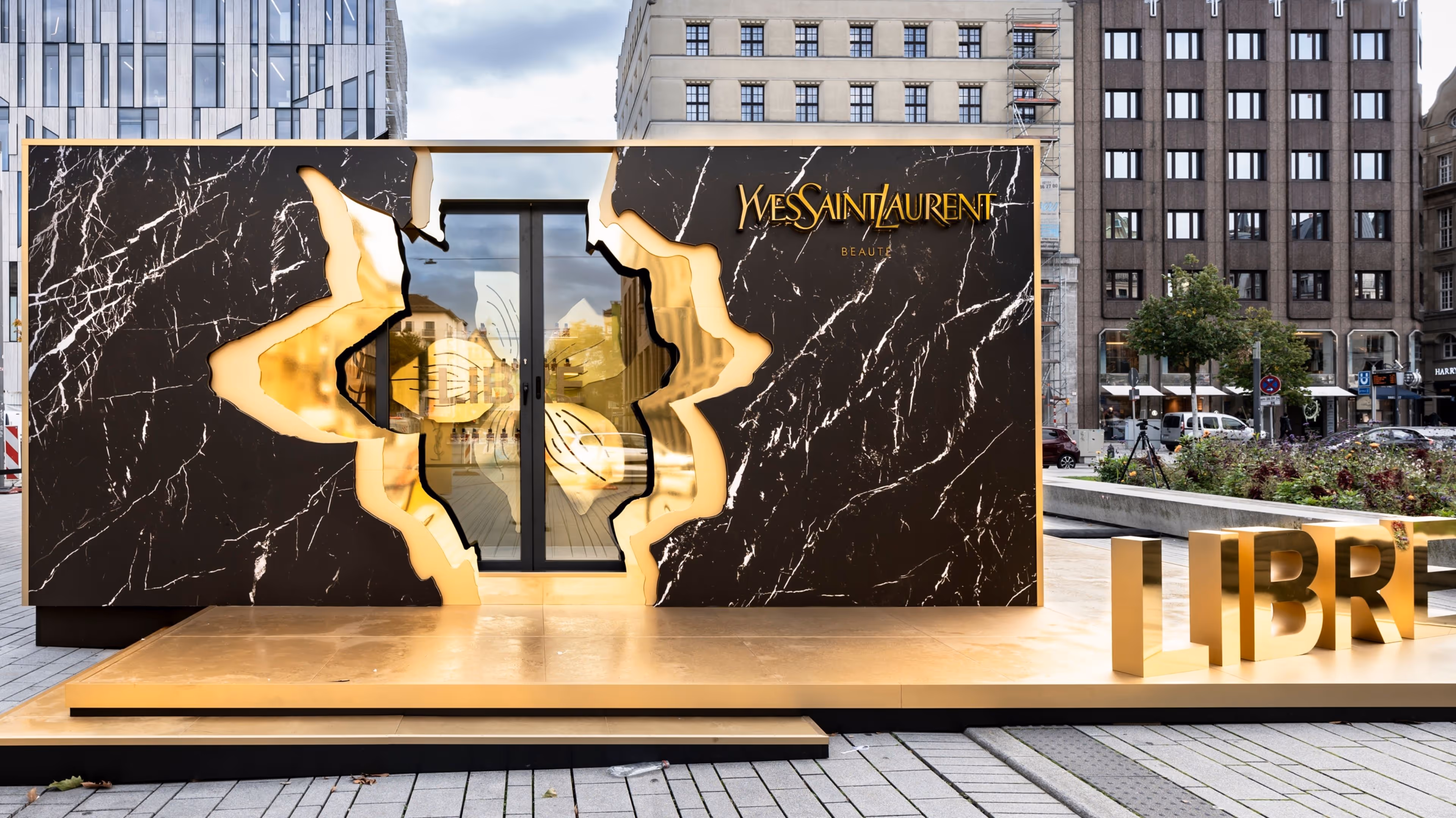 Yves Saint Laurent Pop-Up
