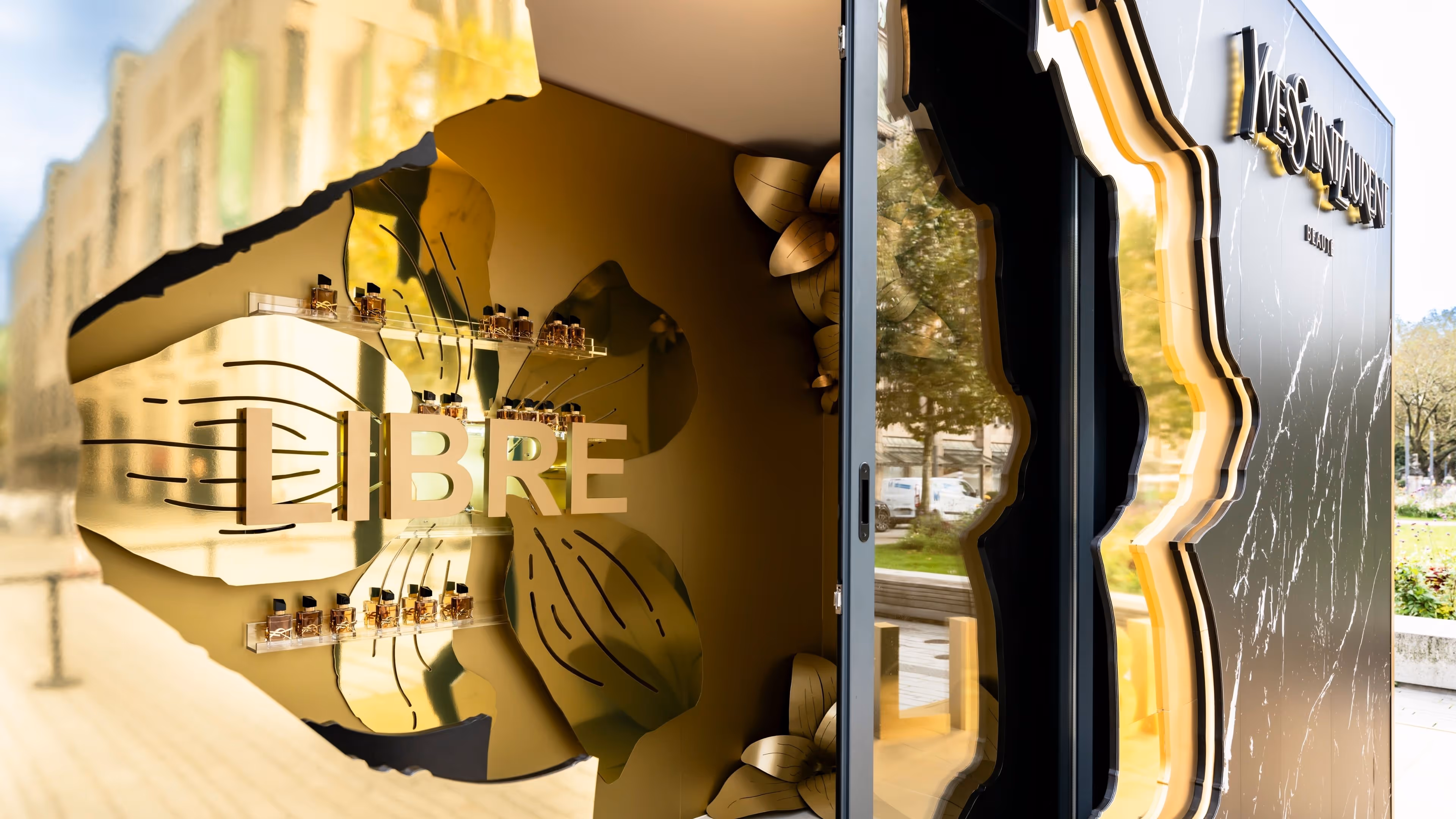 Yves Saint Laurent Pop-Up