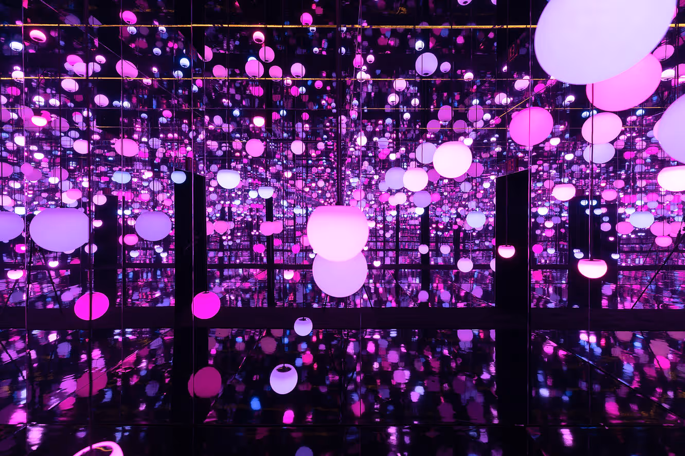 bulbs in mirrors