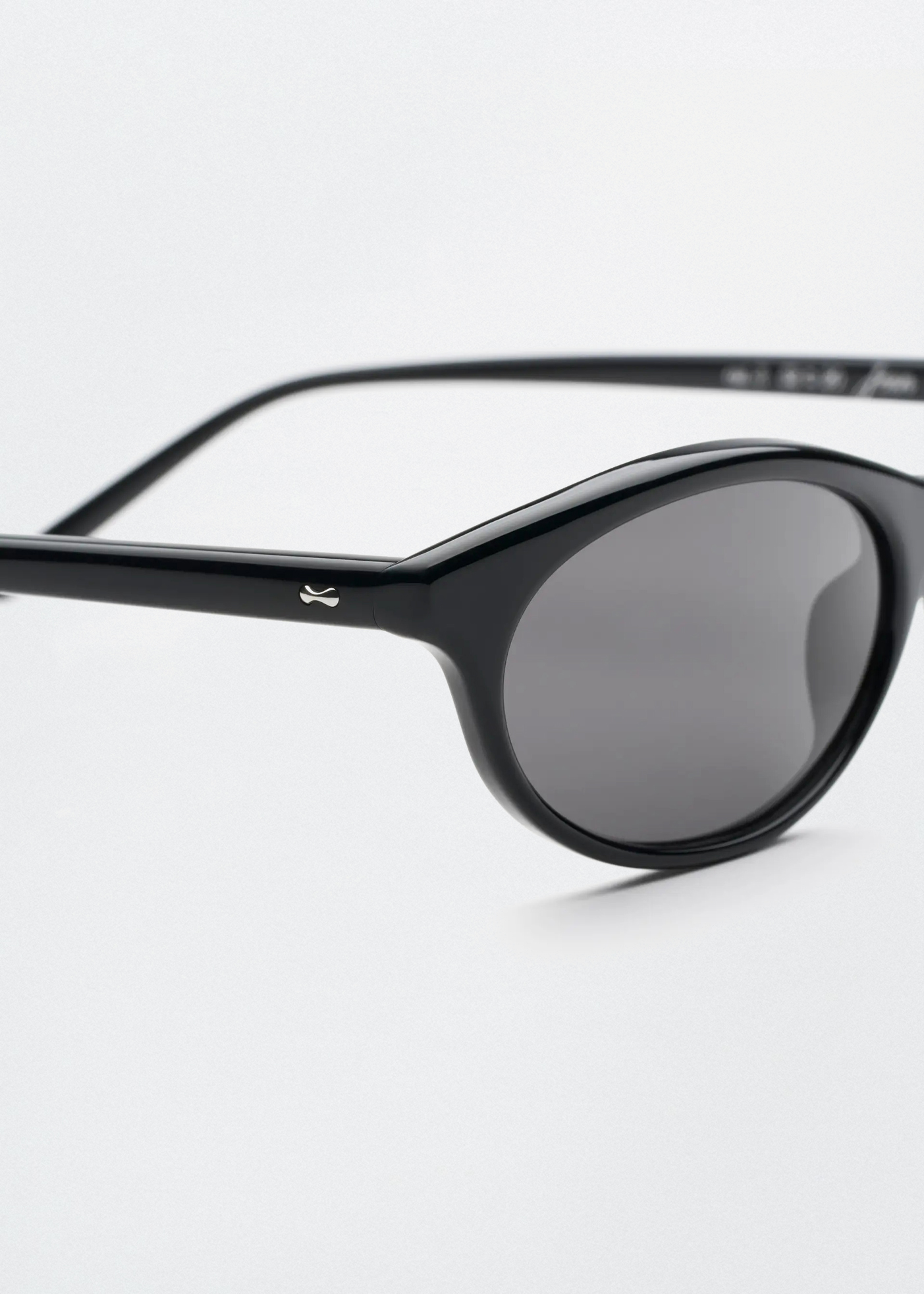Jean Frame –– Black