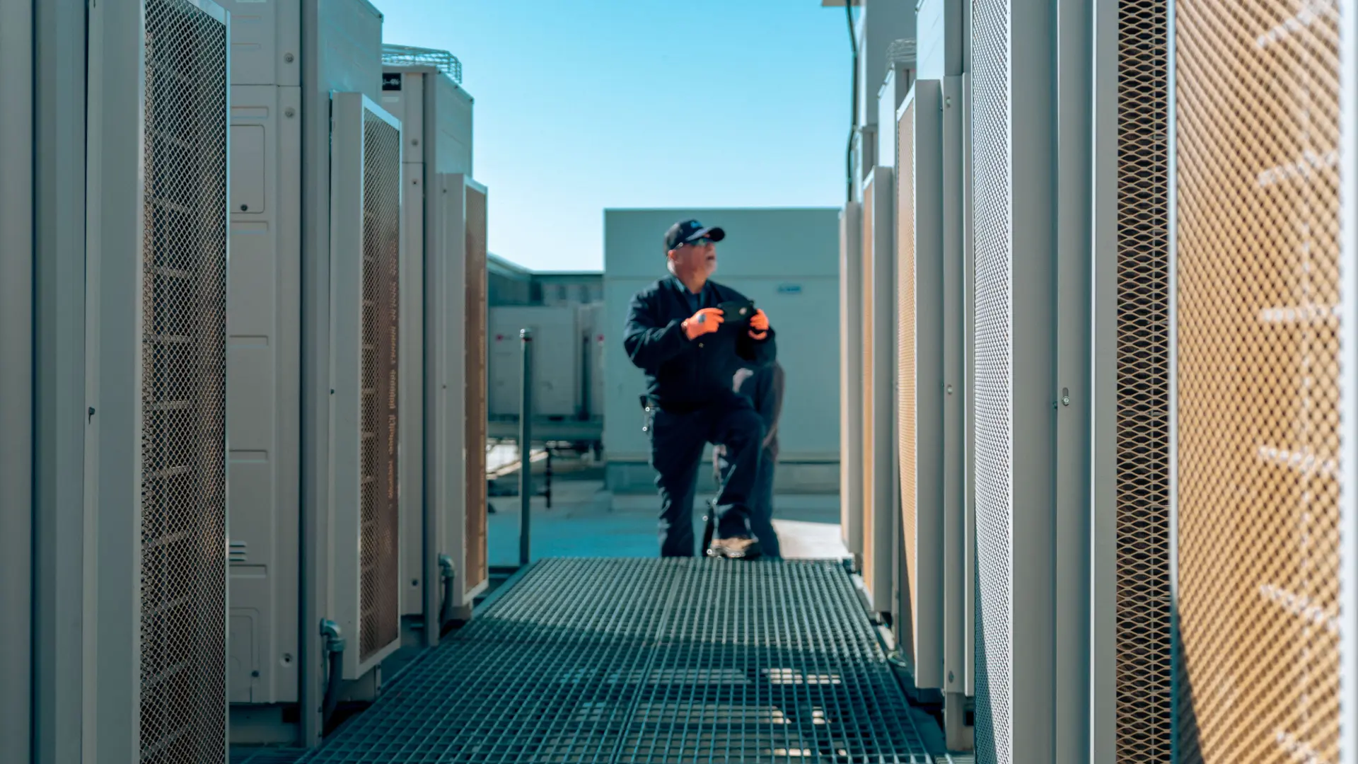 How Can Field Service Teams Use Equipment Data to Become Strategic Uptime Partners?