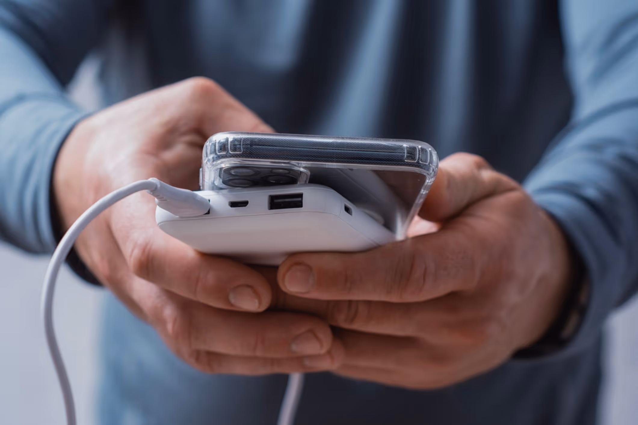 A man holding a power bank, one of the main devices prone to a lithium-ion battery explosion.