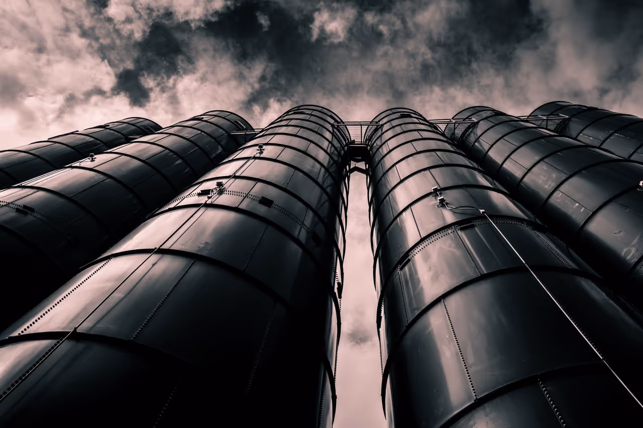 Five grain bin silos