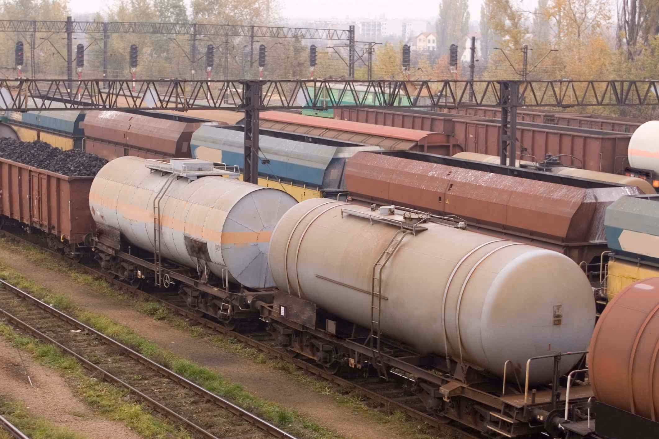 Tank train cars on railroad tracks, representing toxic exposure risks that are central to a Washington railroad workers cancer lawsuit.