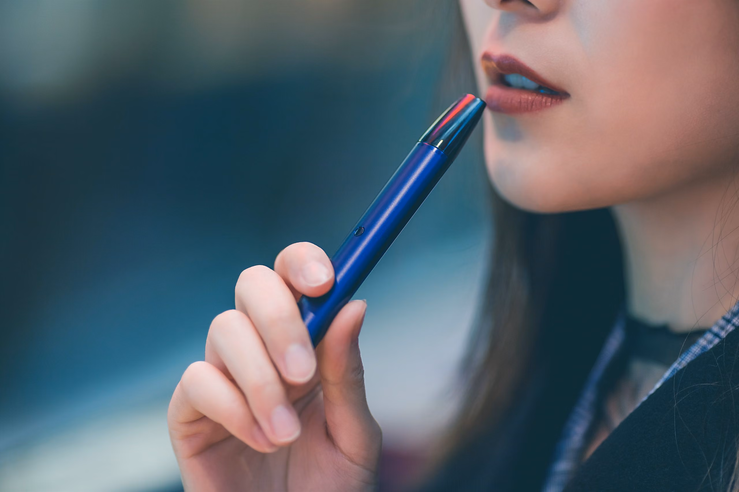 Consumer Safety Attorney reviewing teen vaping addiction lawsuits, lung injury and class action deceptive maketing claims for plaintiffs.
