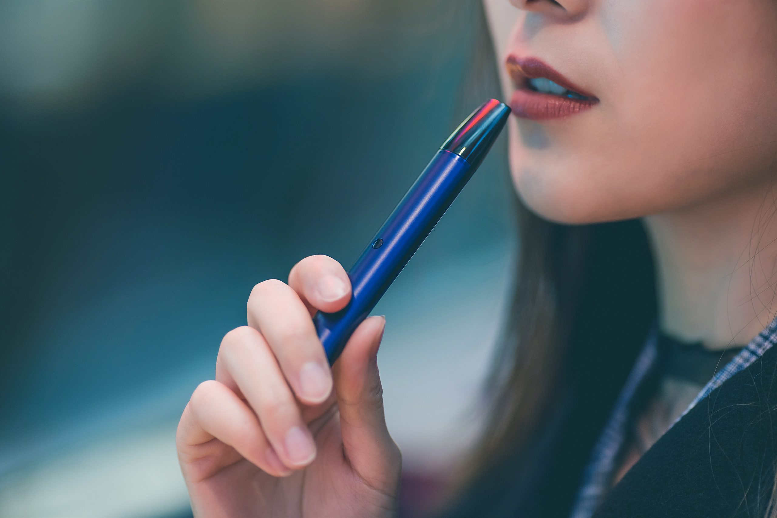 Consumer Safety Attorney reviewing teen vaping addiction lawsuits, lung injury and class action deceptive maketing claims for plaintiffs.