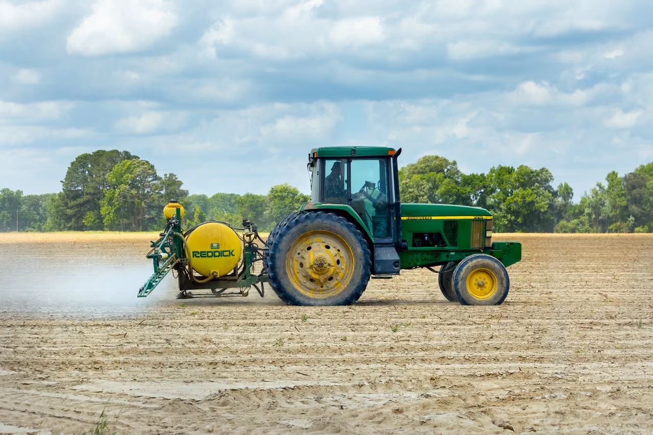Class Action Lawyer investigating John Deere equipment repair lawsuits on behalf of plaintiffs nationwide. Free case review.