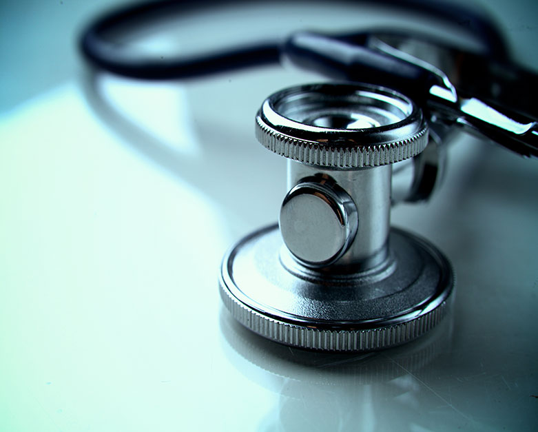 Investor pressure may lead companies to skip AI medical device safety tests, possibly harming patients. Explore the rise in AI medical device recalls, the dangers of untested algorithms, and how injured patients can pursue compensation with The Lyon Firm’s legal team. Sue to recover damages. Free consultation now.