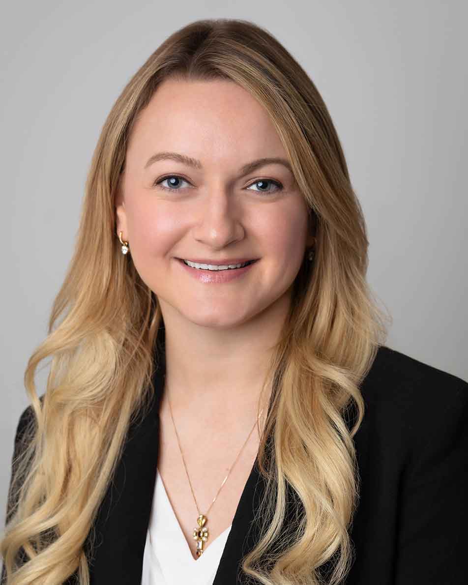 Headshot Photo of Hattie Wright, CFP®