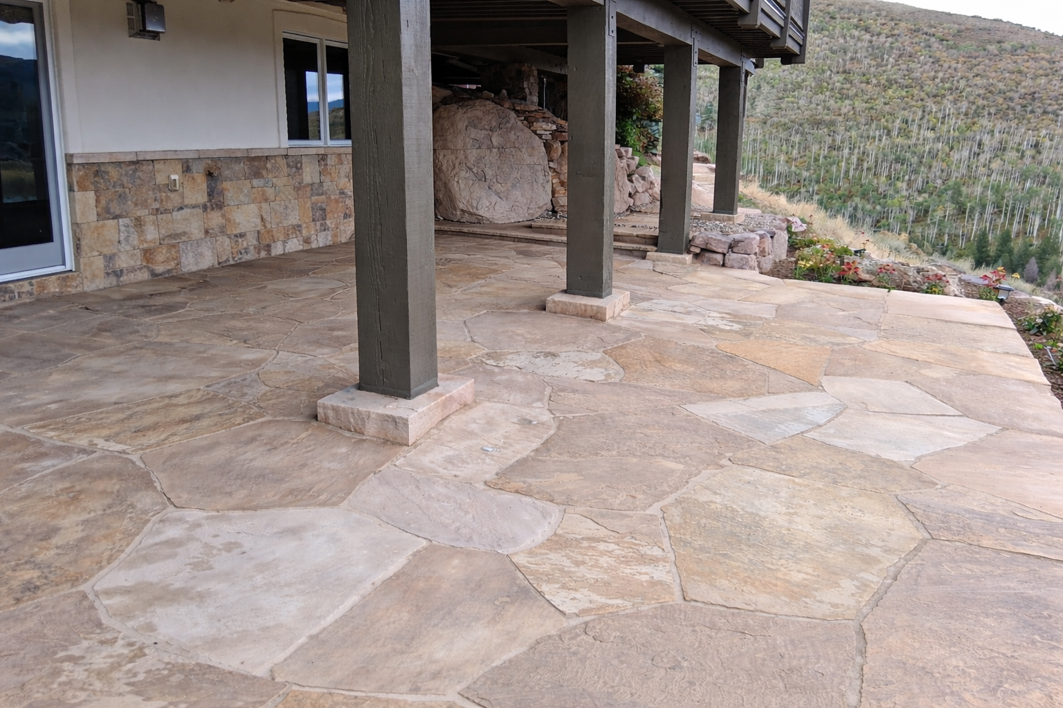 [digital project] image of digital artwork on a mobile device (for a graphic design studio)