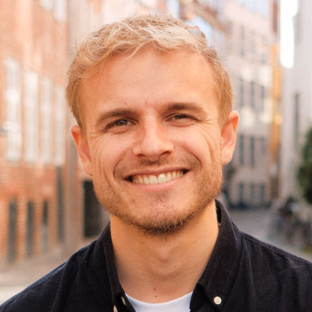 Portræt af Jonas Steen-Hansen, co-founder af Final Final.