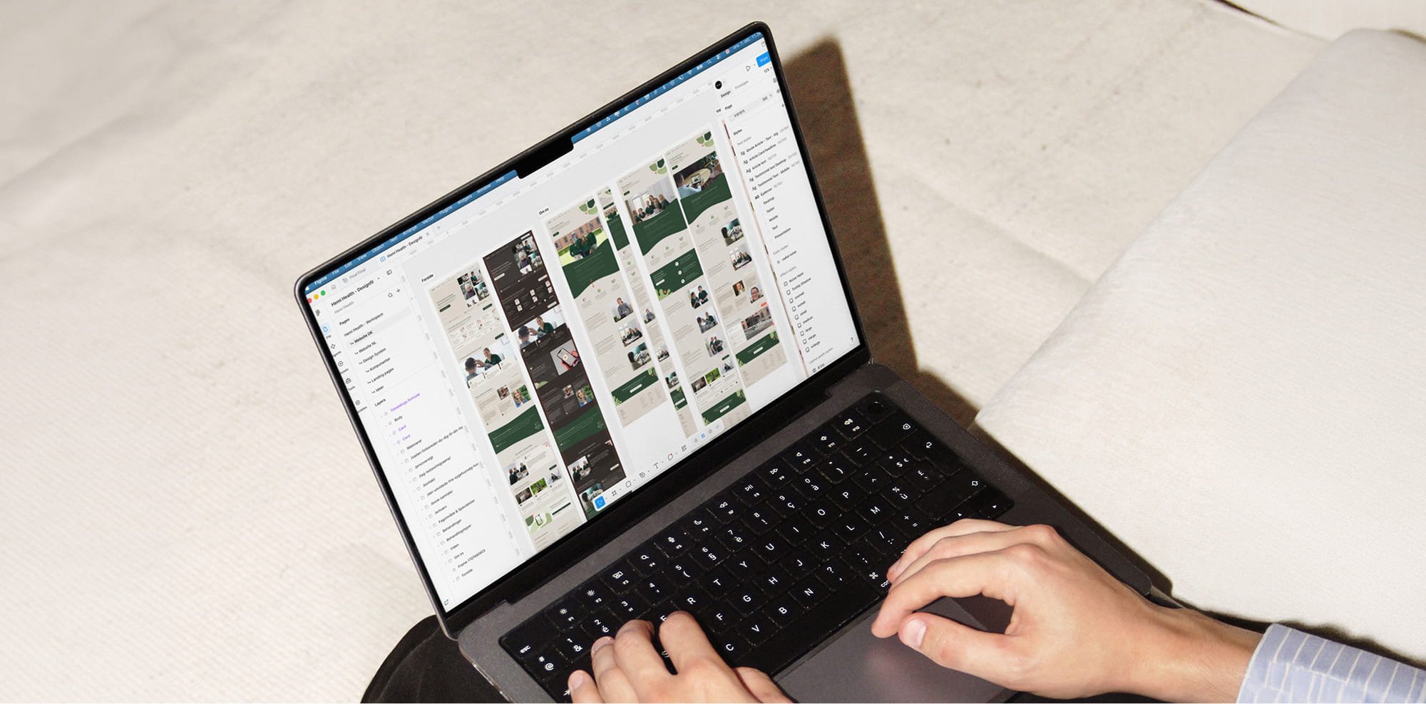 Hænder der arbejder på en laptop med Hemi Healths designsystem åbent i Webflow.