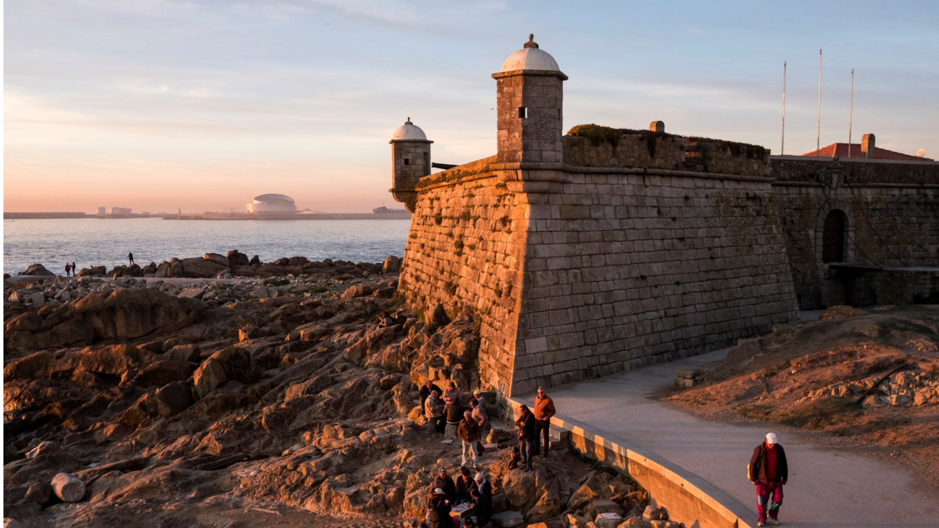 [background image] image of a bike workshop (for a bicycle shop)