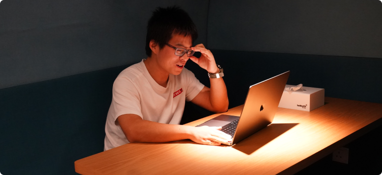 An Audiomob using as laptop in an office booth.