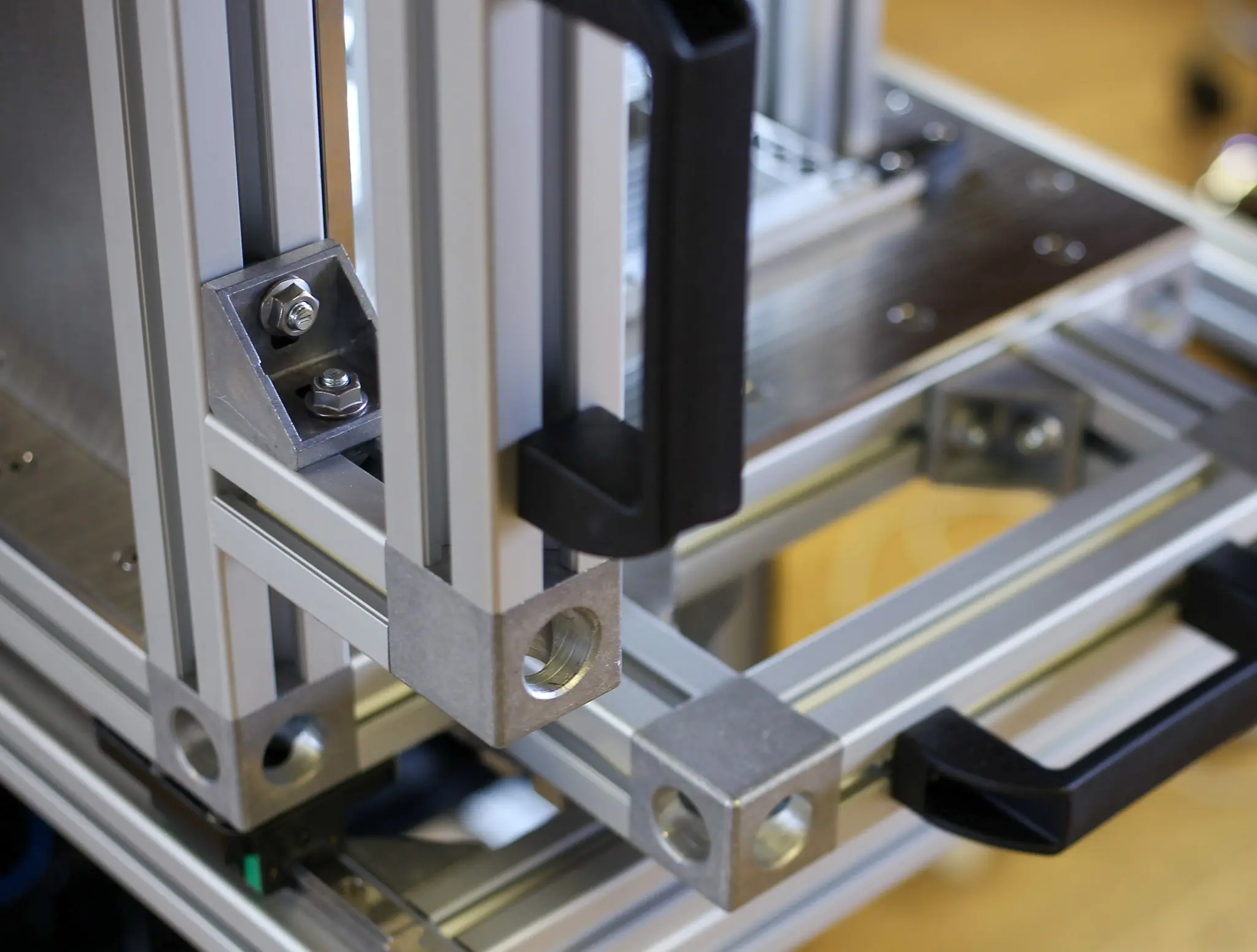 Aluminium extrusion mounting