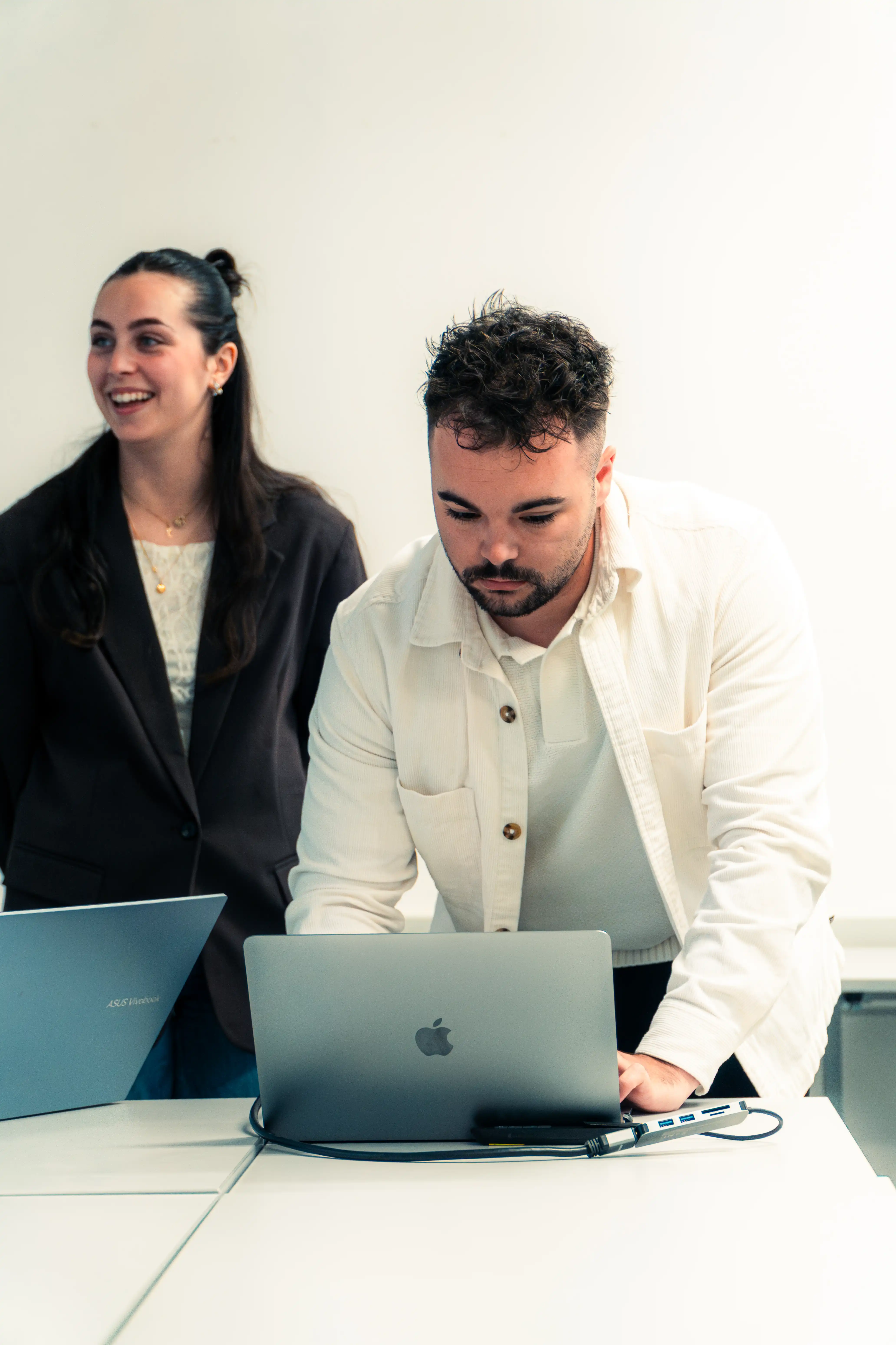 Étudiants et formateurs sur un campus ISFAC