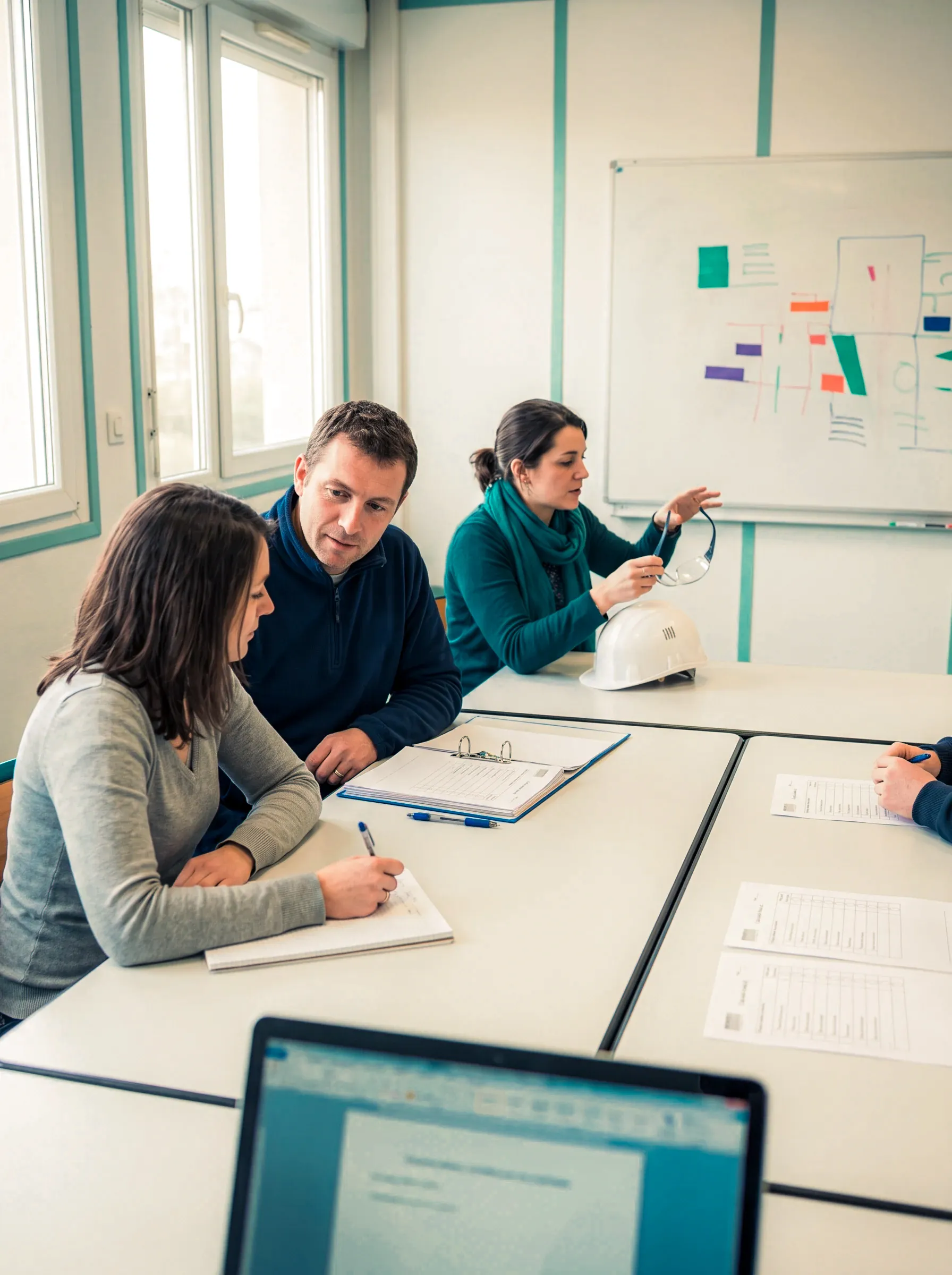 Visuel de la formation Responsable Qualité Hygiène Sécurité Environnement chez ISFAC à Niort