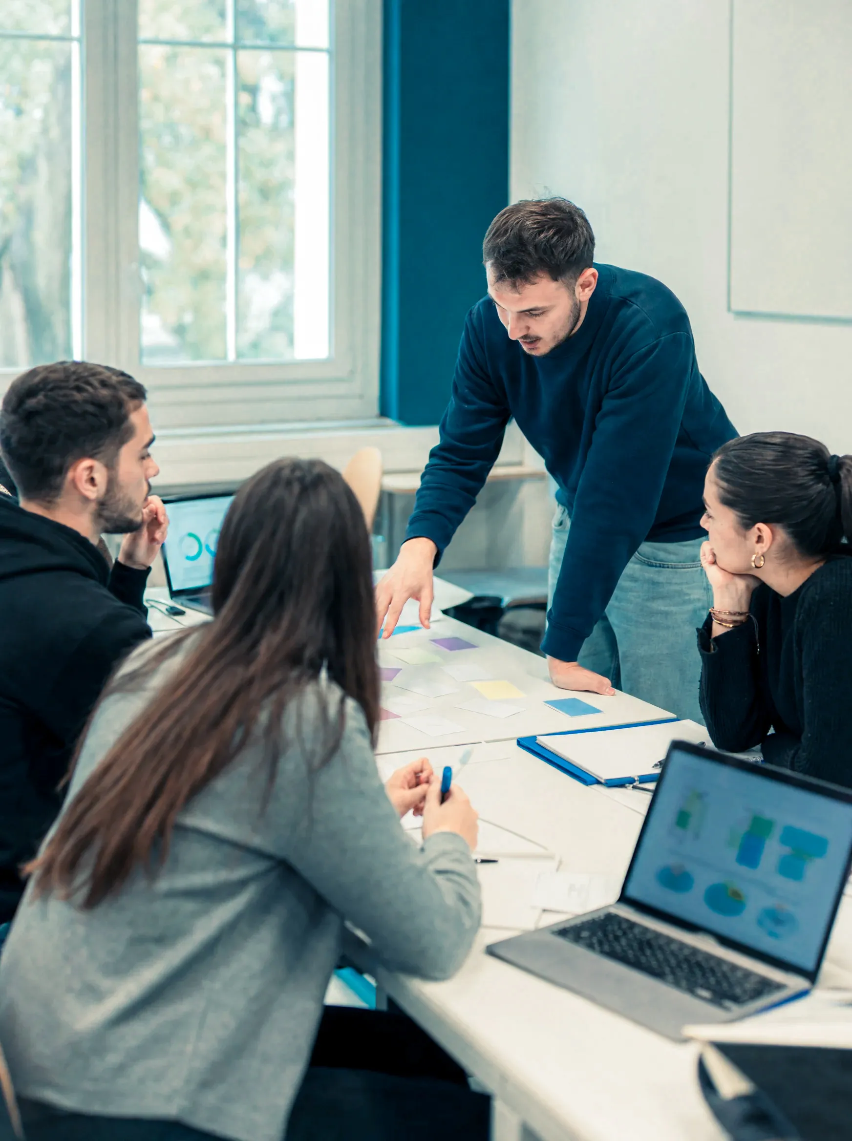 Visuel de la formation BTS Management Commercial des Organisations chez ISFAC à Poitiers et La Rochelle
