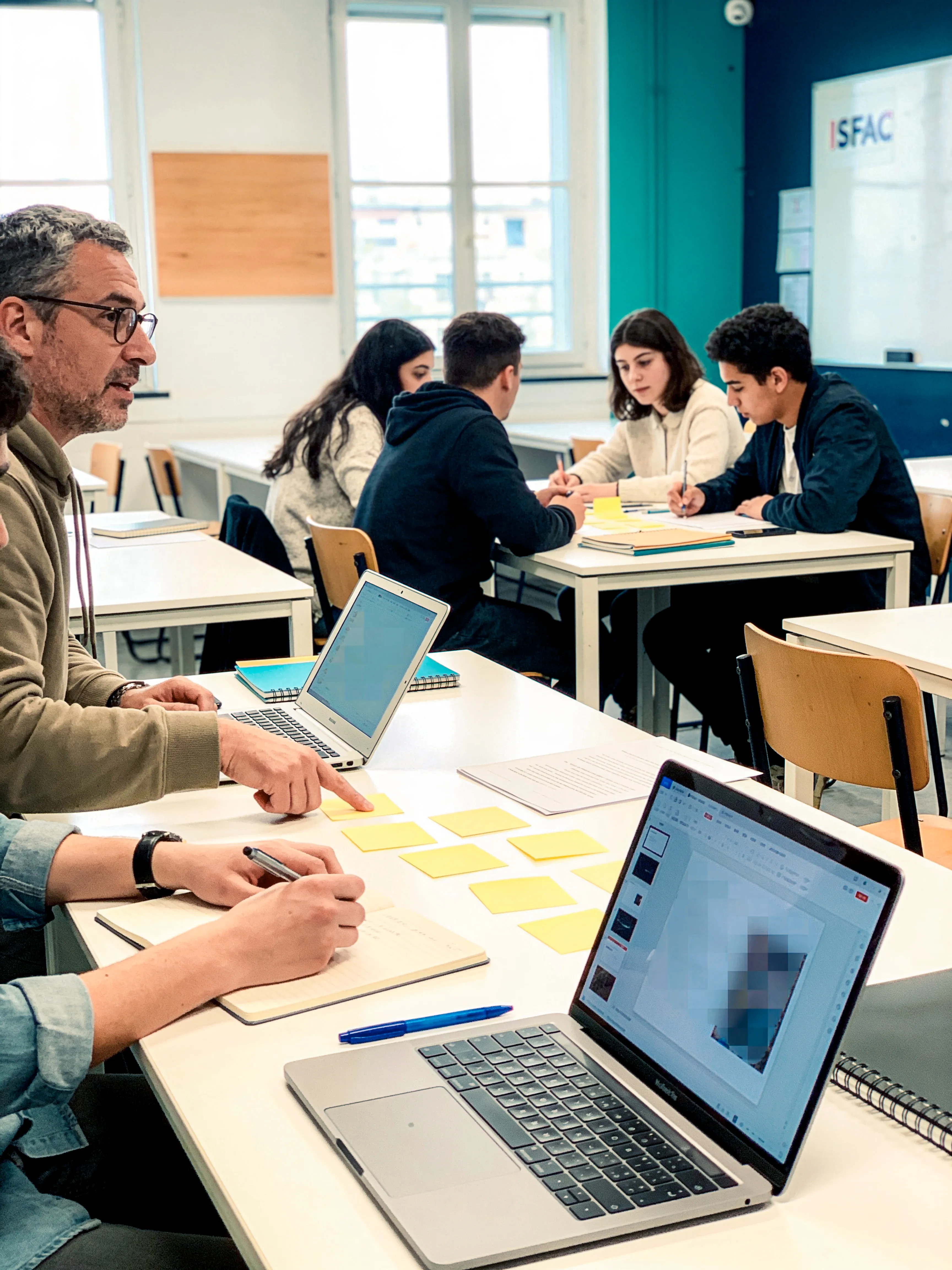 Illustration du domaine Marketing et communication chez ISFAC