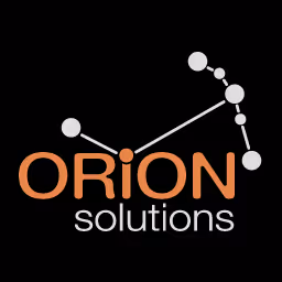 Logo d'Orion Solutions avec le nom en orange et gris et une constellation stylisée en points blancs au-dessus.